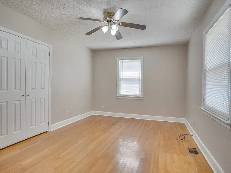 1613 E Jordan St — Photo 16