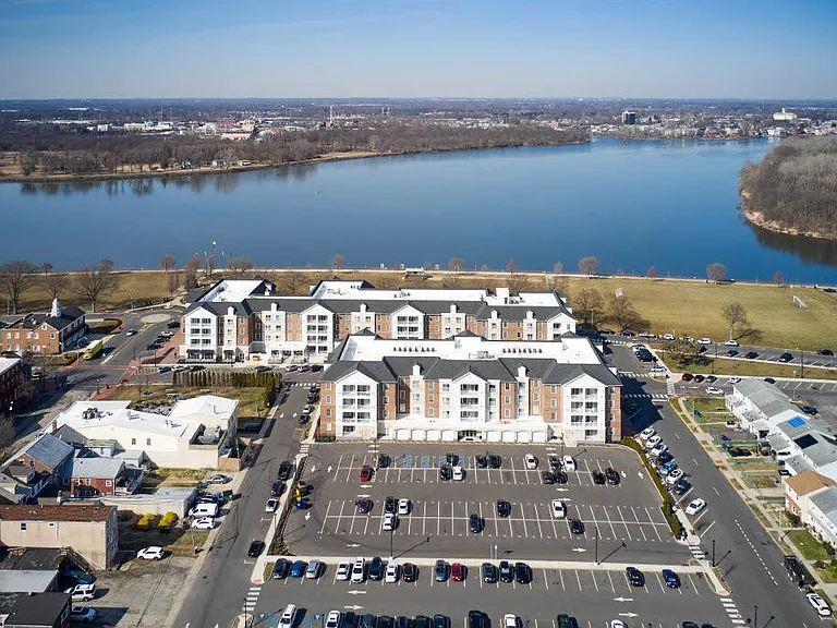 Pearl Pointe Apartments — Photo 37