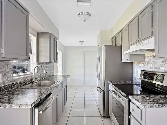 5th image of 5669 Moat Ct