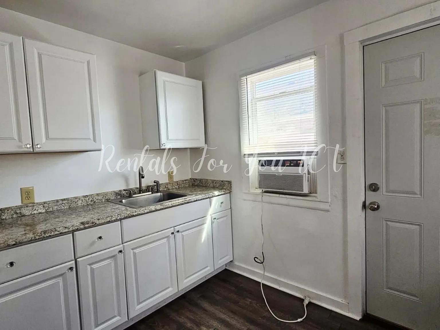 362 S Hydraulic St — Photo 4
