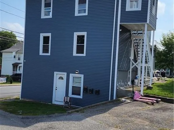 40 Phenix Ave, West Warwick, RI 02893