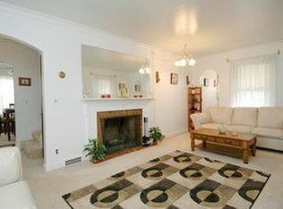 679 Lavoie Ave, Elgin, IL 60120