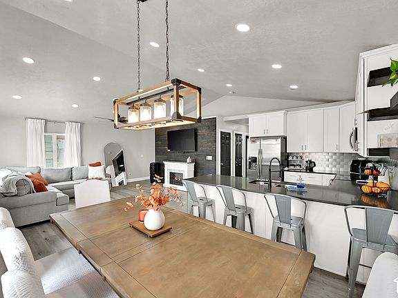 4th image of 1436 Spring Mountain Dr