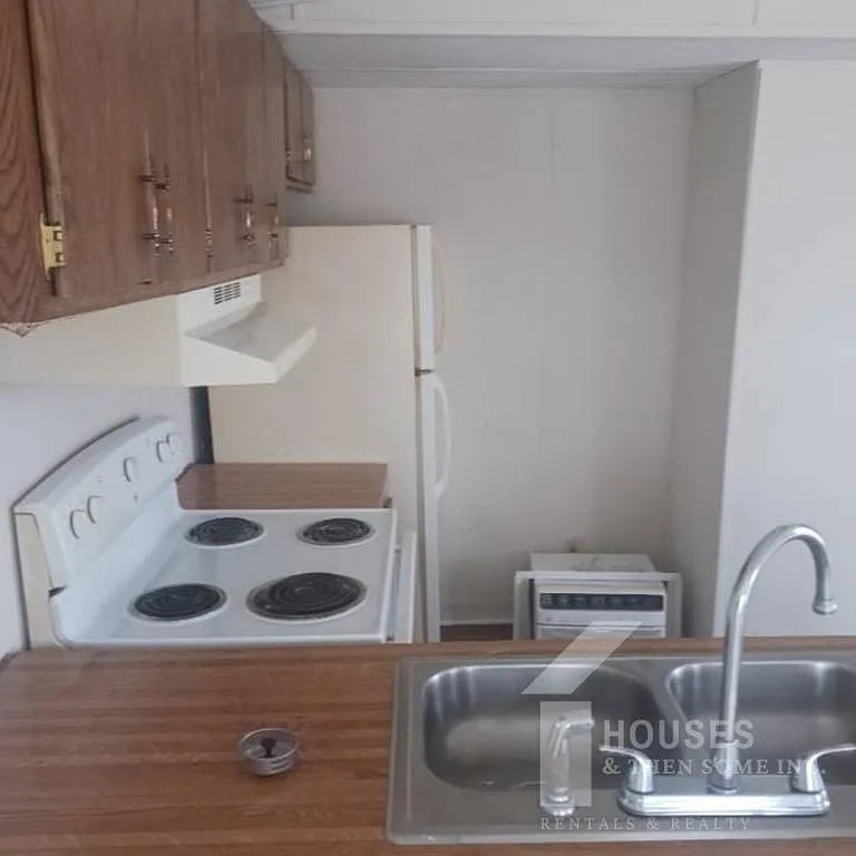109 Smiley Dr — Photo 3