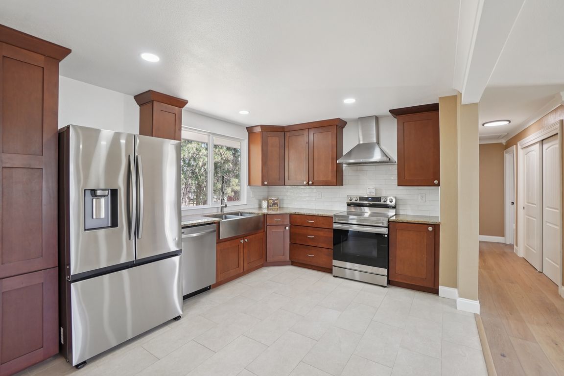 W 28th St-S1607-030.jpg