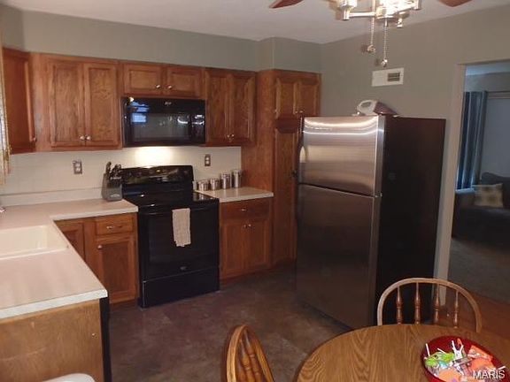3rd image of 9431 Parklind Dr