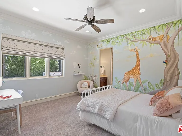 300 N Dianthus St — Photo 36