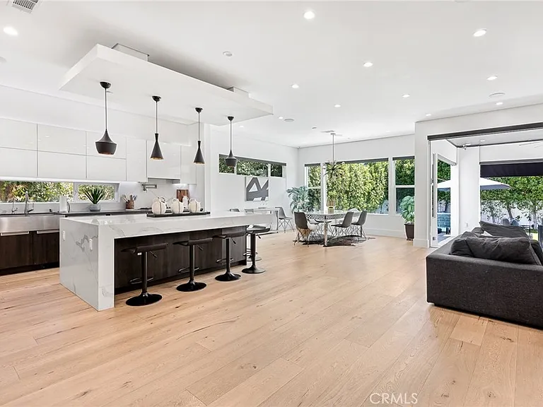 12606 Emelita St — Photo 25
