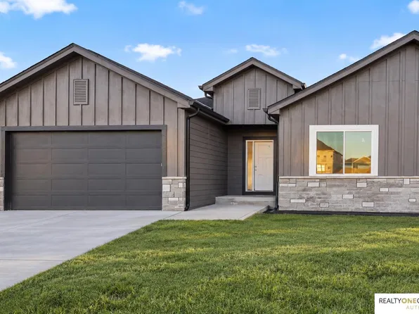 5034 N 213th St, Elkhorn, NE 68022