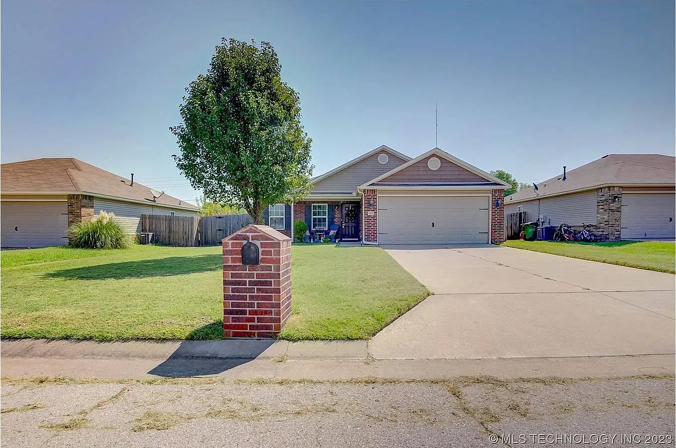 3 bed, 1404 sqft, $1,775 — Photo 3