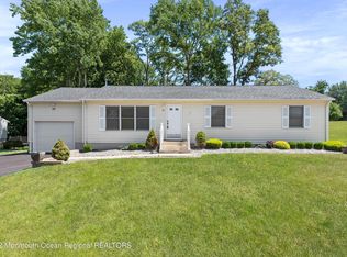 29 Station St, Manalapan, NJ 07726