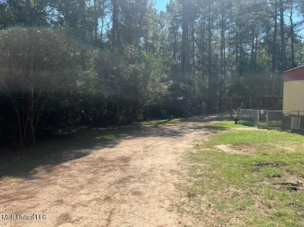 6717 Sparrow Dr, Biloxi, MS 39532