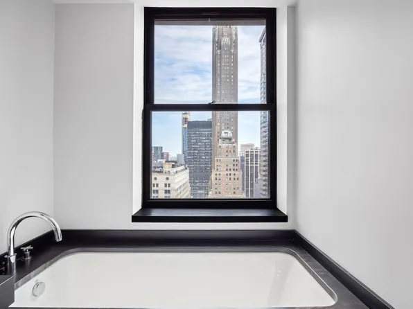 20 Pine Street image 5 of 17