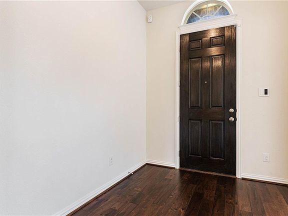 3rd image of 463 Esperanza Dr