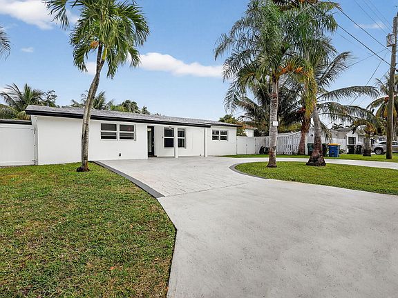 3rd image of 4540 SW 28th Terrace
