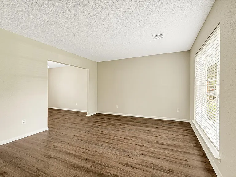 4010 Spring Garden Dr — Photo 4