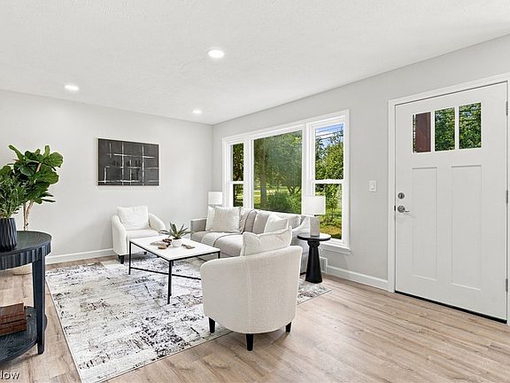5th image of 9041 Prospect Rd