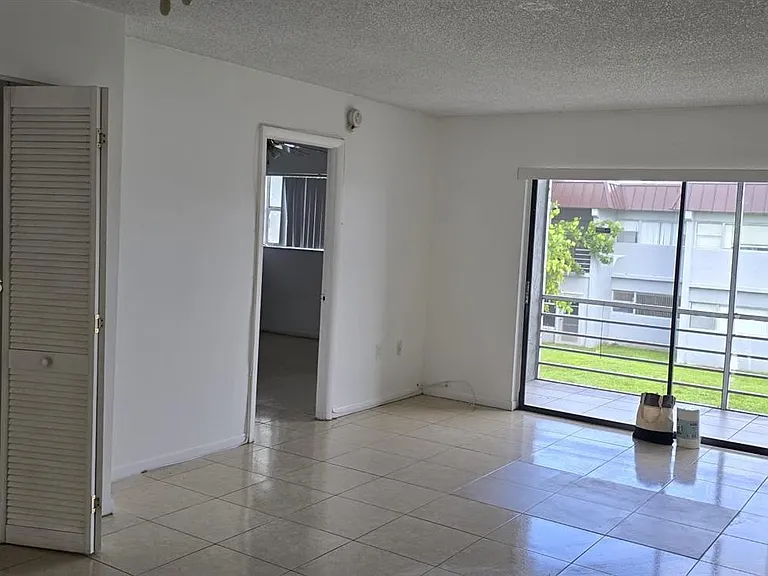 7401 NW 85th St #206 — Photo 3