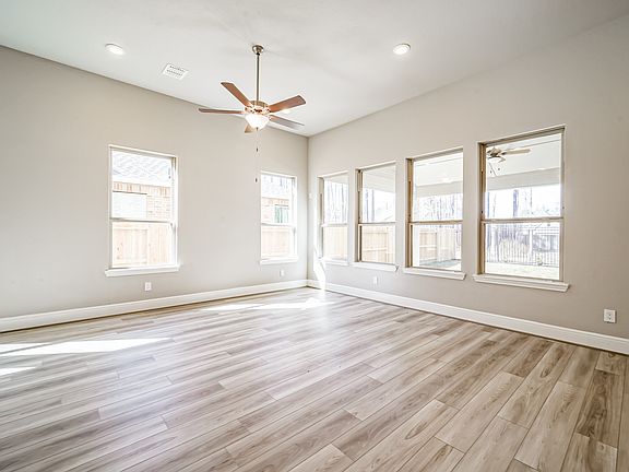 5th image of 21810 Great Falls Ct