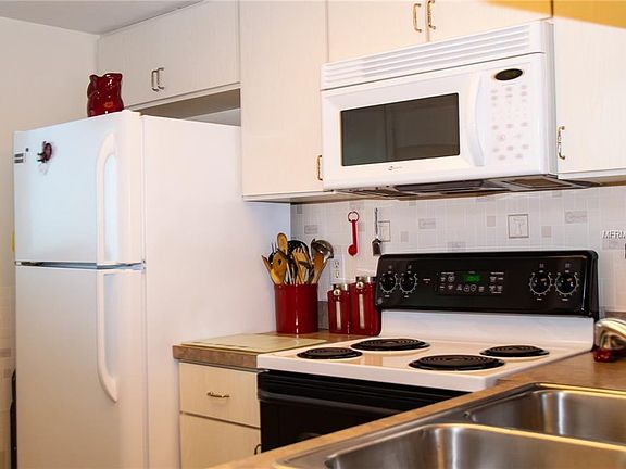 3rd image of 12538 SW Kingsway Cir APT 406
