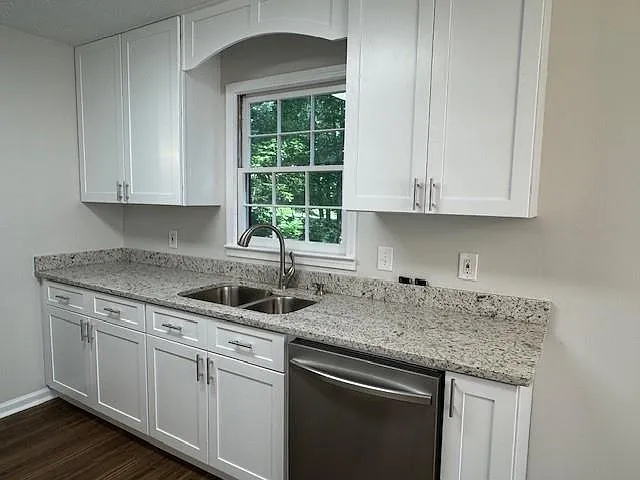 130 Lori Ln — Photo 2