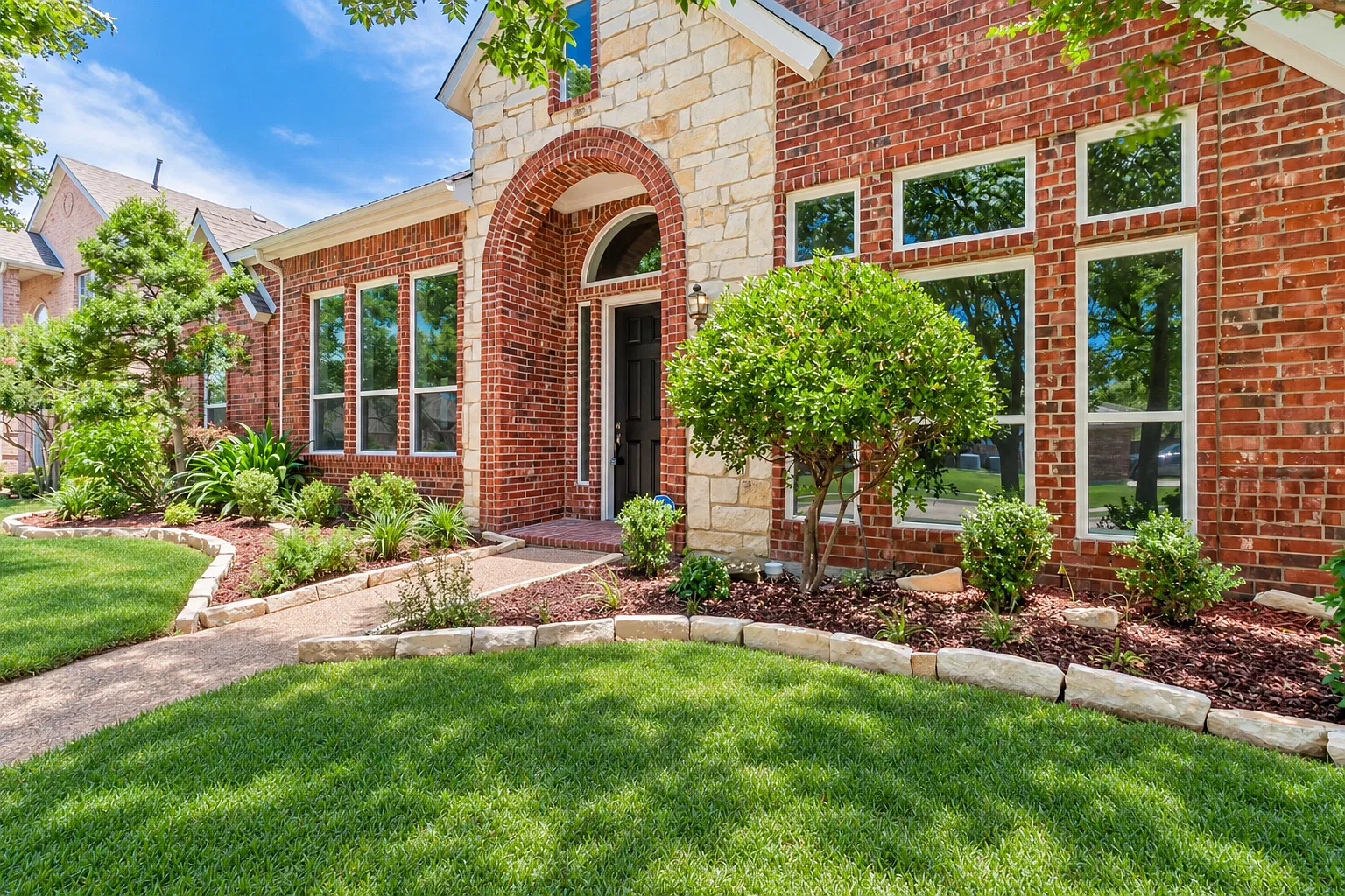 5 bed, 3.5 bath, 3342 sqft, $3,750 — Photo 3