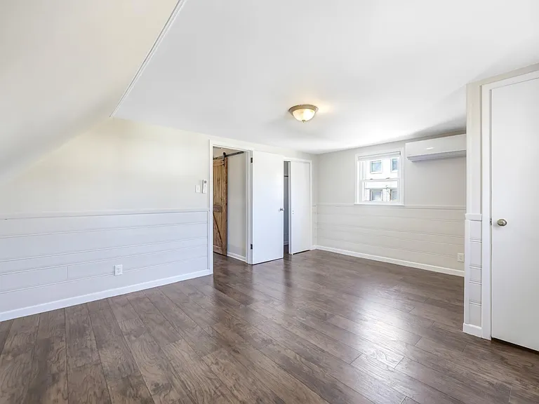 262 James St — Photo 12