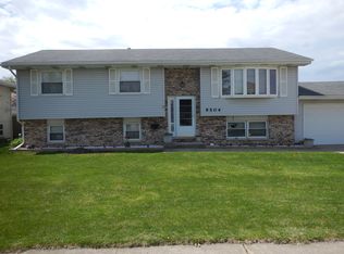 9504 Buchanan St, Crown Point, IN 46307