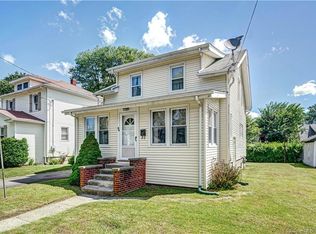 38 Rivercliff Dr, Milford, CT 06460