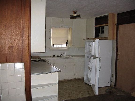 4th image of 184 S 2nd St