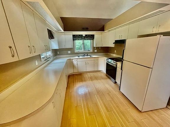 2nd image of 509 N Beadle Dr #B