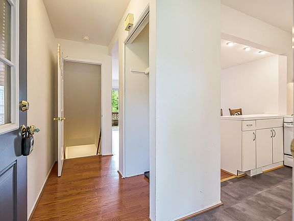 3rd image of 320 Hartman Ln