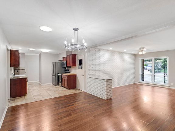 4th image of 821 Wisteria Way