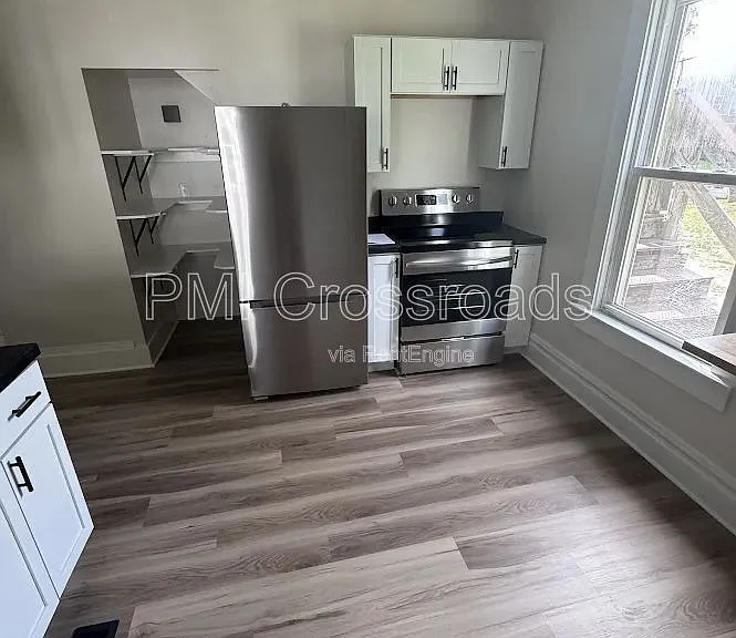 472 Sumner St #1 — Photo 5