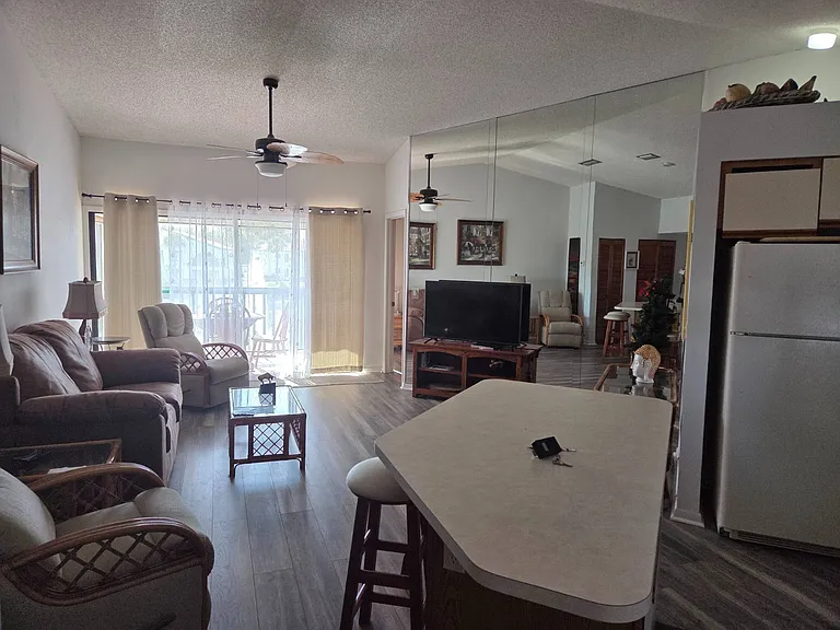 4915 Casablanca Cir #H-22 — Photo 4
