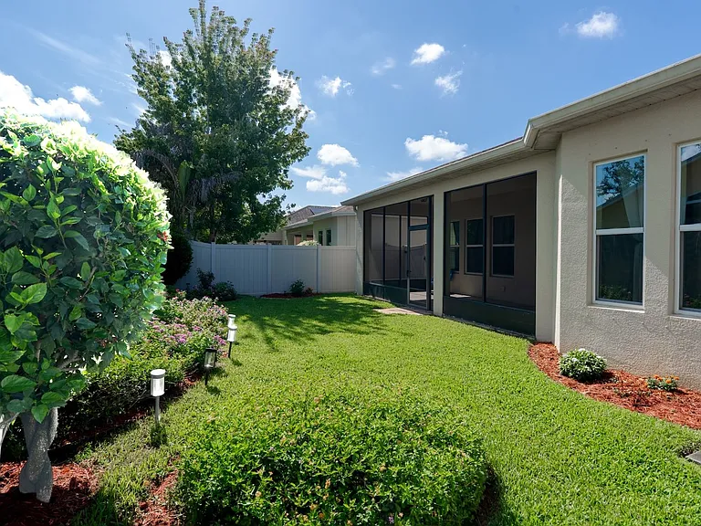 10667 Cardera Dr — Photo 6