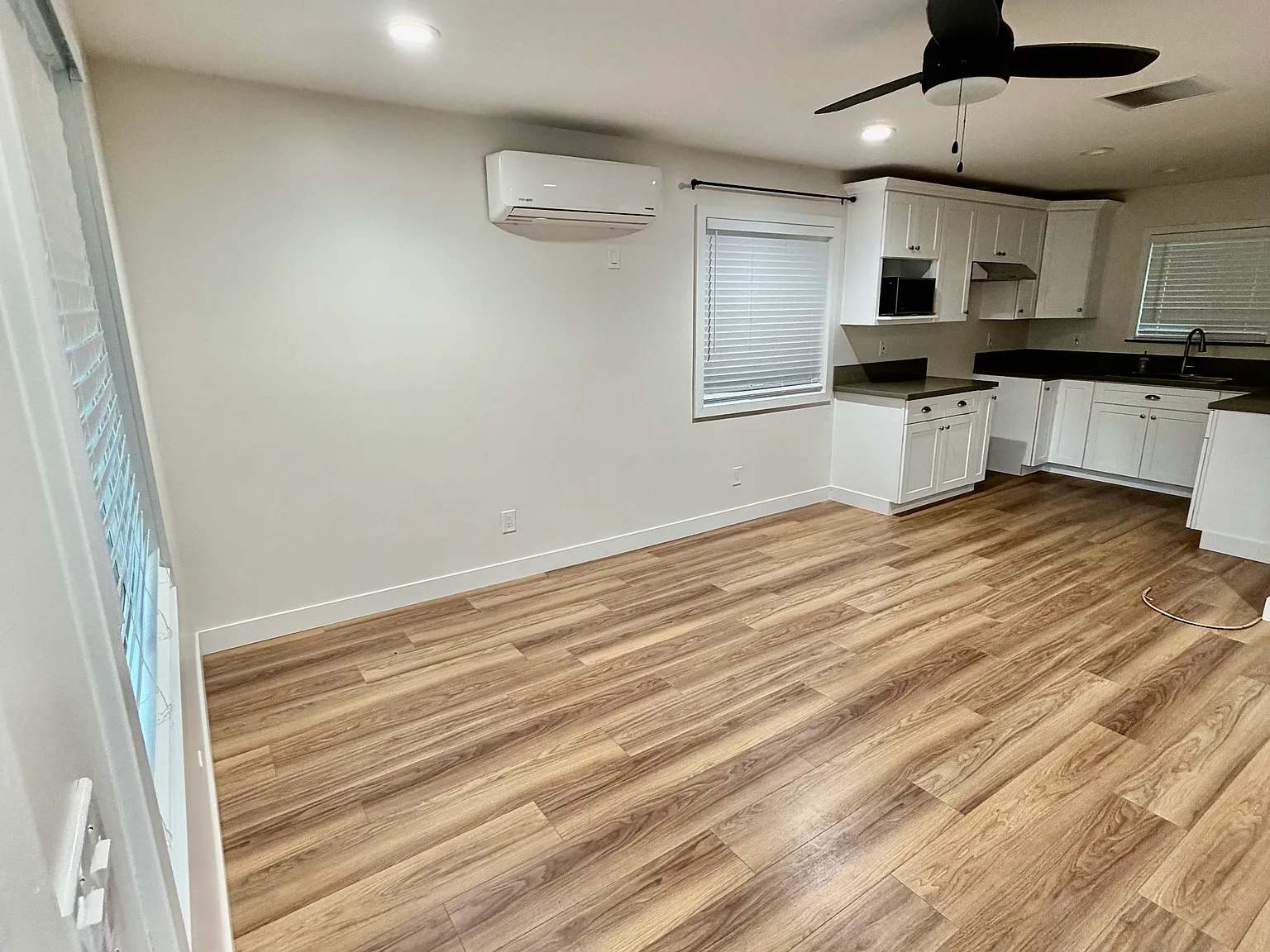 2 bed, 600 sqft, $2,300 — Photo 2