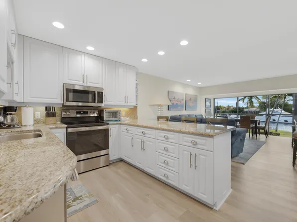 18 Anchor Dr #B, Ocean Reef, FL 33037