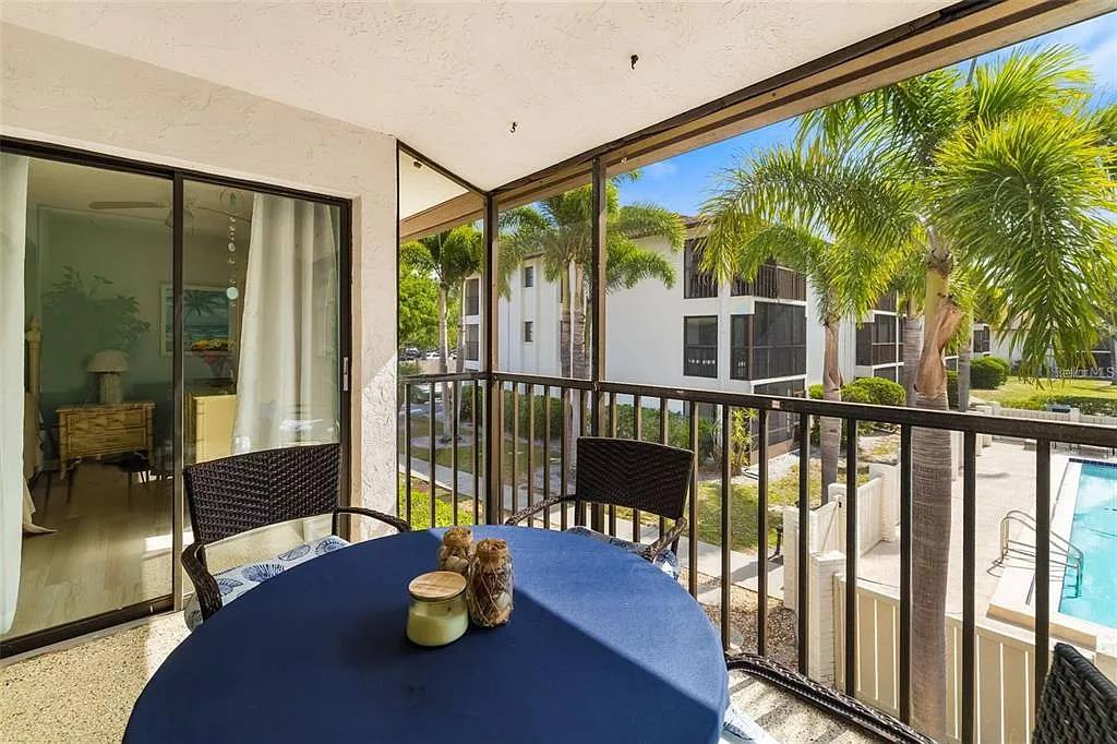 2 bed, 2.0 bath, 1065 sqft, $2,000 — Photo 4