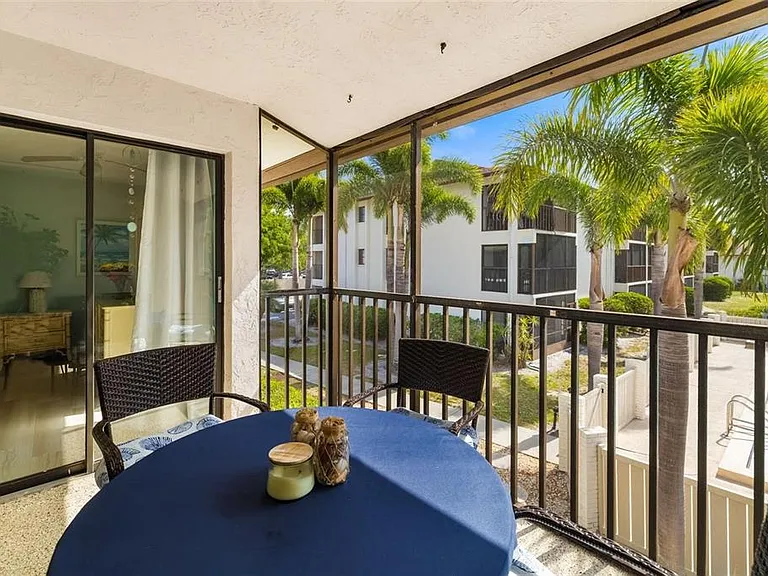 7201 Curtiss Ave #2D — Photo 4