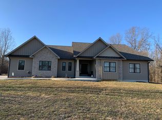 9285 Renken Rd, Staunton, IL 62088