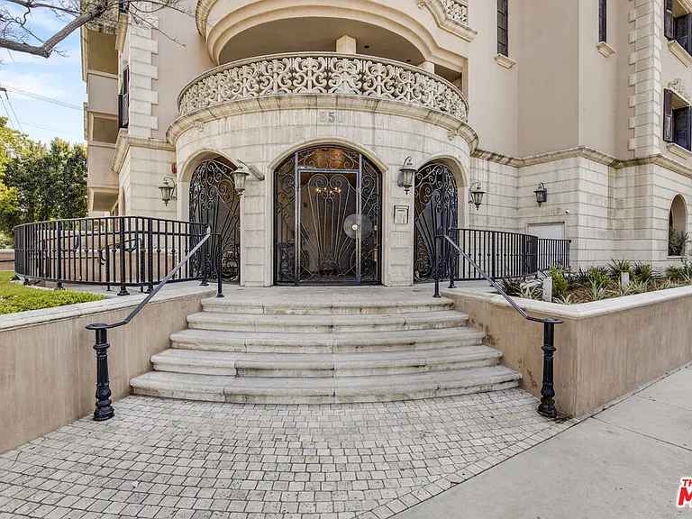 850 N Croft Ave #203 — Photo 1