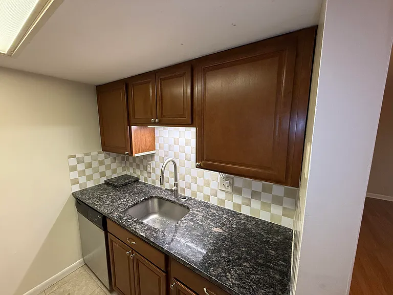 505 W Diamond Ave — Photo 4