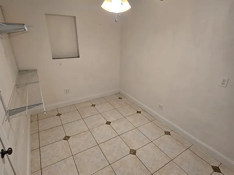 911 Brass St — Photo 3