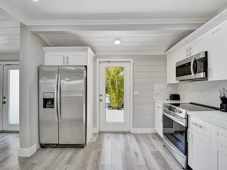615 NE 13th Ave — Photo 11