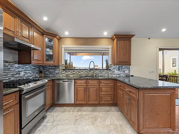 5th image of 73 E Beach Prom