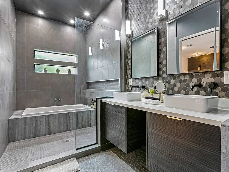 2118 Saint Andrew St — Photo 11