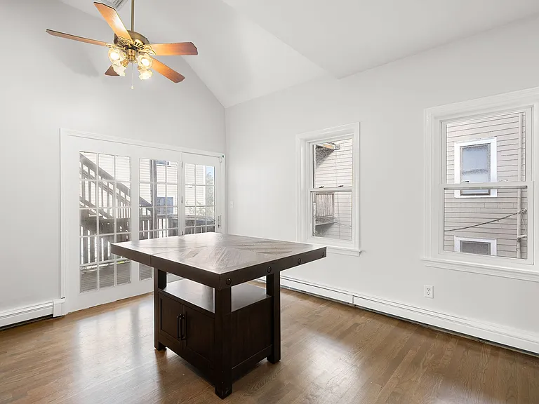 218 W 7th St #2 — Photo 9