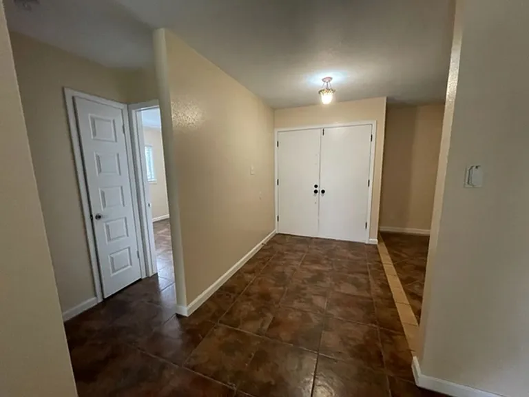 838 Saddlebrook Dr — Photo 4