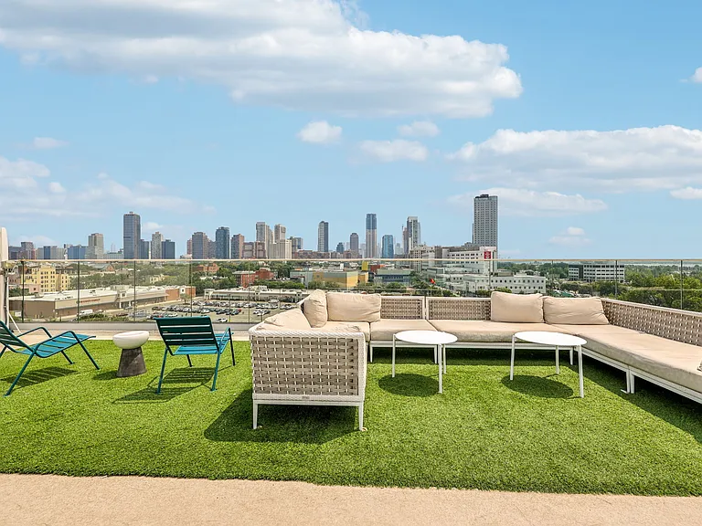 460 Grand — Photo 26